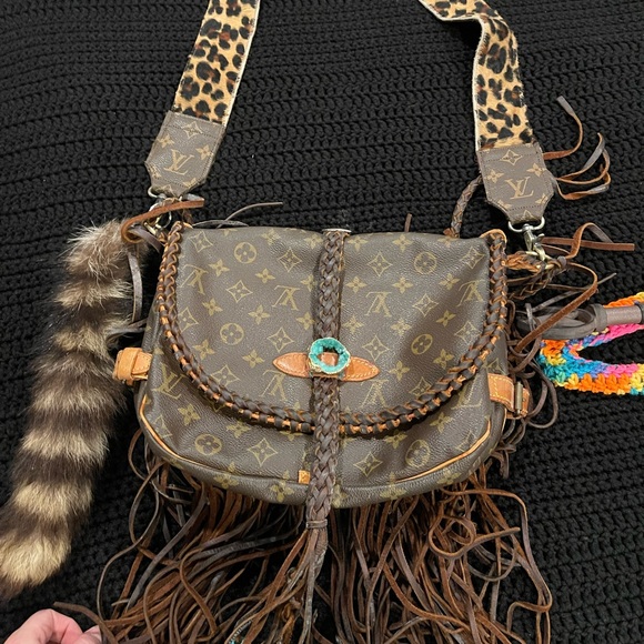 ReMade Authentic LV crossbody bag - Picture 2 of 8